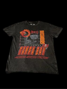 Tampa Bay Buccaneers Abercrombie & Fitch Graphic Tee (Faded Black Size Large)